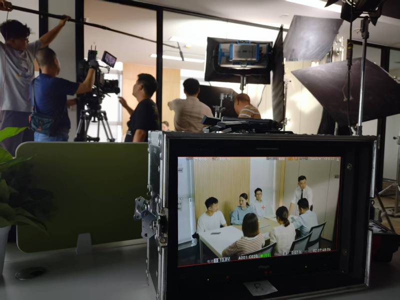 忻府区TVC拍摄公司：科技产品视觉化大师，诠释未来感与功能美学